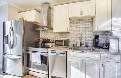 Troy Apartment | Walk to Dtwn & Waterfront: Roomy Troy Apt