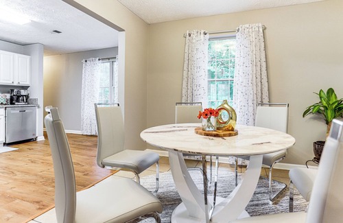 Woodstock House | Walk to Dtwn Woodstock: Modern Home w/Patio!