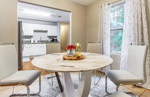 Woodstock House | Walk to Dtwn Woodstock: Modern Home w/Patio!