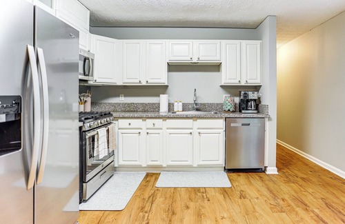 Woodstock House | Walk to Dtwn Woodstock: Modern Home w/Patio!