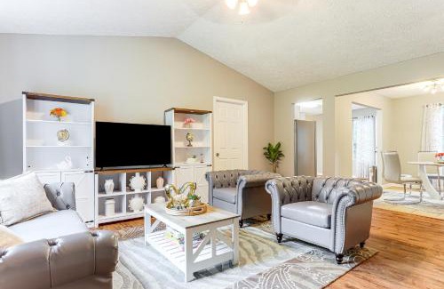 Woodstock House | Walk to Dtwn Woodstock Modern Home with Patio!