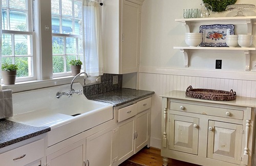 Historic Downtown Franklin Cottage | Walk to everything! Cozy Stone Cottage in Downtown Historic District