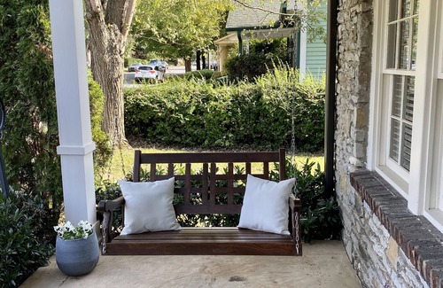 Historic Downtown Franklin Cottage | Walk to everything! Cozy Stone Cottage in Downtown Historic District