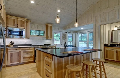 Cashiers Cottage | Walk to Everything from this Newly Renovated 2BR Cottage in Cashiers NC