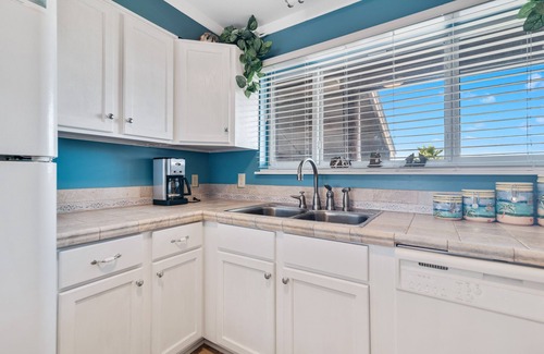 Ono Island Condo | Walk to FloraBama | Beachfront | 2 Pools, 2 Boat Docks w/Slips | My Beach Getaways