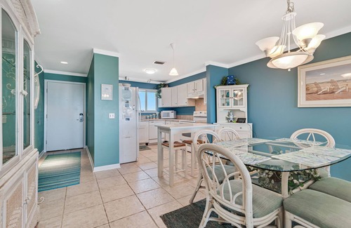 Ono Island Condo | Walk to FloraBama | Beachfront | 2 Pools, 2 Boat Docks w/Slips | My Beach Getaways