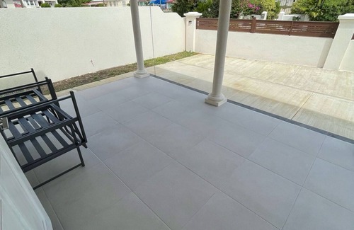 Atlantic Shores Cottage | Walk to Freights Bay surfing & Miami Beach with golfing nearby!