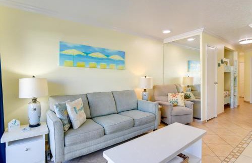 Galveston Apartment | Walk to Galveston Beach Resort Condo with Perks!
