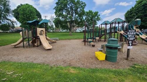 Endicott House | Walk to Golfcourse EnJoie House PetFriendly
