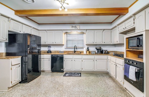 Whitehaven House | Walk to Graceland: Spacious Memphis Home!