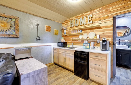 Grove Apartment | Walk to Grand Lake: Pet-Friendly Grove Getaway!