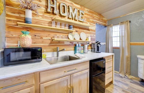 Grove Apartment | Walk to Grand Lake: Pet-Friendly Grove Getaway!