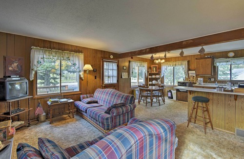 Markesan Cabin | Walk to Green Lake & Beach: Cozy Cabin w/Deck