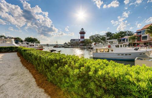 Harbour Town Apartment | Walk to Harbour Town Quaint Sea Pines Gem