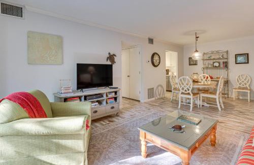 Harbour Town Apartment | Walk to Harbour Town Quaint Sea Pines Gem