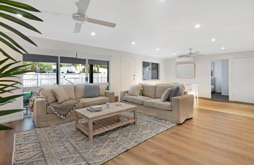 Noosa Heads House | Walk to Hastings Street, Noosa Sound