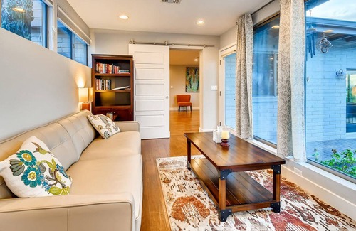 Paradise Valley Village House | Walk to Hiking! Views - 5BR - Remodeled