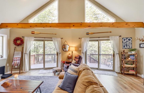 Lake Harmony House | Walk to Lake Harmony Family Retreat with Decks!