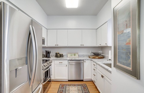 South Haven Condo | Walk to Lake Michigan - South Haven Condo!