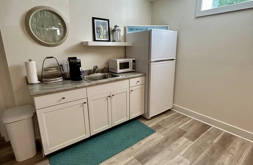 South Haven Cottage | Walk to Lake Michigan, downtown, and Kid's Corner!