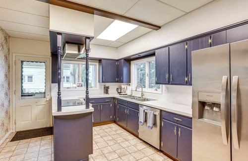 Ludington Cottage | Walk to Lake Michigan & Dtwn: ‘Coastal Grand'