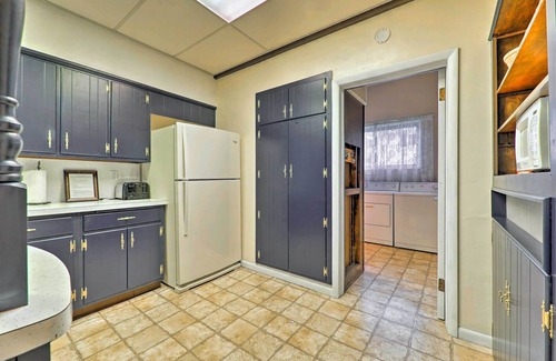 Ludington Cottage | Walk to Lake Michigan & Dtwn: ‘Coastal Grand'