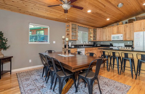 Glencoe Cabin | WALK TO LAKEMONT PINES LAKE AND ARNOLD RIM TRAIL W/AIR CONDITIONING