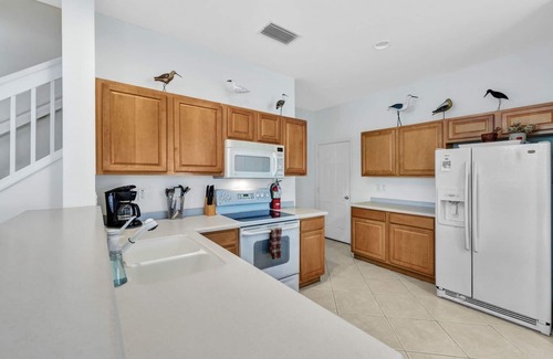 Lakewood Village House | Walk to Lakes Park Lakewood Village Large Townhouse With Resort Facilities