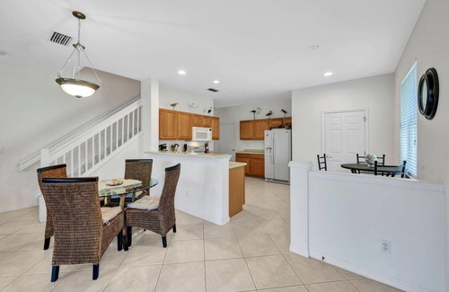 Lakewood Village House | Walk to Lakes Park Lakewood Village Large Townhouse With Resort Facilities