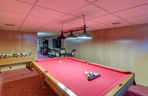 Green Bay House | Walk to Lambeau Field Green Bay Retreat
