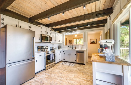 Fairfield House | Walk to Liberty Mountain: Lake-View Ski Retreat!