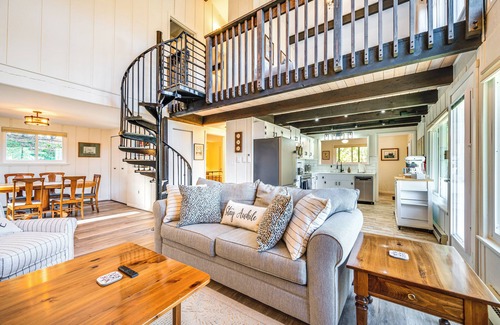 Fairfield House | Walk to Liberty Mountain: Lake-View Ski Retreat!