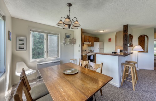 Waitsfield Condo | Walk to lifts condo near Sugarbush Resort at Mt. Ellen with pool