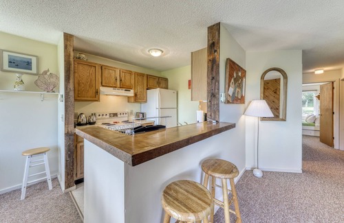 Waitsfield Condo | Walk to lifts condo near Sugarbush Resort at Mt. Ellen with pool