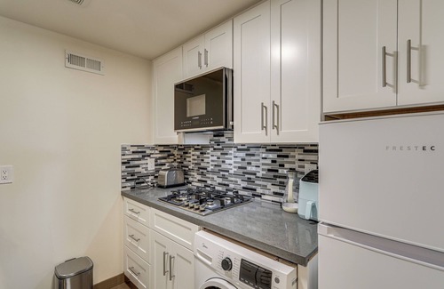 Fauntleroy Apartment | Walk to Lincoln Park: Charming Couples Getaway