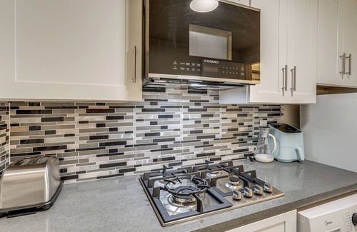 Fauntleroy Apartment | Walk to Lincoln Park: Charming Couples Getaway