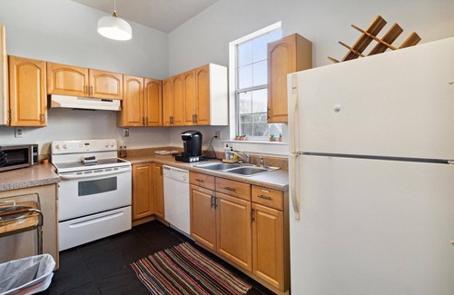 Midtown House | Walk to local eateries, entertainment venues & shops ★ Starland District