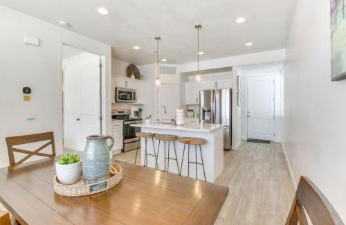 Garden City House | Walk to Marina and Lake Spacious Garden City Gem!