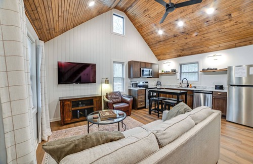 Springville Cabin | Walk to Marina: Springville Cabin w/Fire Pit!