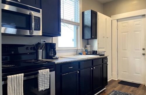 West Columbus House | Walk to Mount Carmel | Pet Friendly