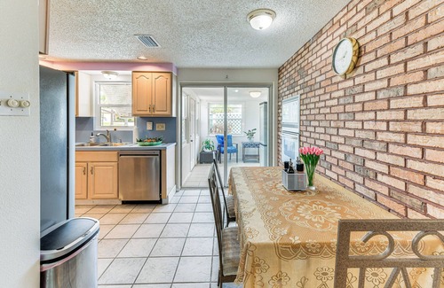 Palma Sola House | Walk to Nature Trails: Bradenton Getaway!