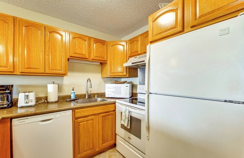 Nawiliwili Condo | Walk to Nawiliwili Harbor: Condo w/Saltwater Pool