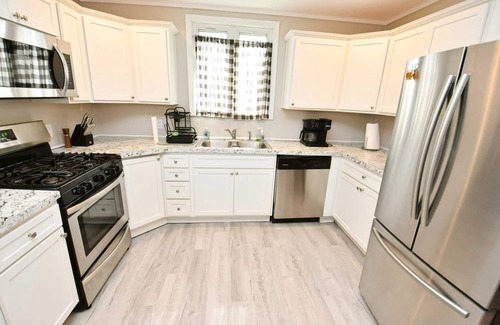 Harters Heights House | Walk to Notre Dame! 3 bedroom 1.5 bath home (717)