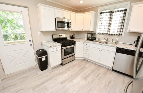 Harters Heights House | Walk to Notre Dame! 3 bedroom 1.5 bath home (717)