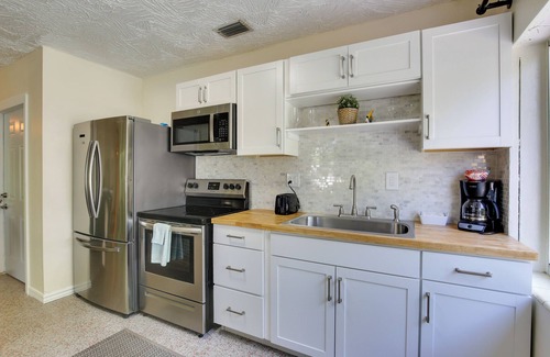 Deerfield Beach Cottage | Walk to Ocean: Chic Deerfield Beach Cottage!