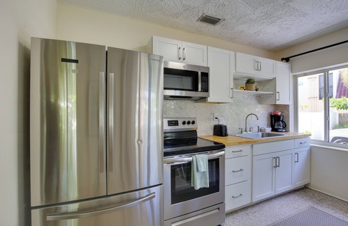 Deerfield Beach Cottage | Walk to Ocean: Chic Deerfield Beach Cottage!