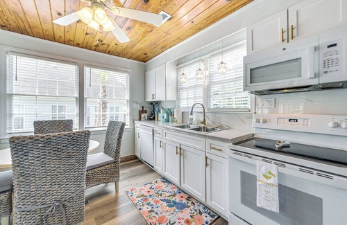Atlantic Beach Cottage | Walk to Ocean: ‘Pearl Cottage’ in Atlantic Beach