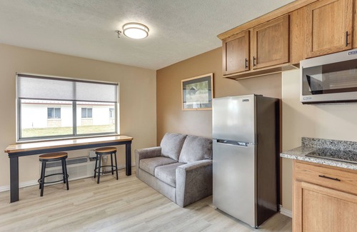 Oakland City Apartment | Walk to Ocu, Golf: Updated Oakland City Studio!