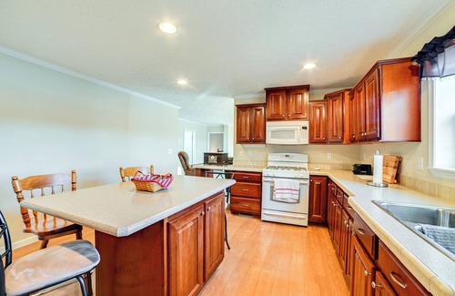 Golconda House | Walk to Ohio River: Golconda Home w/Water Views!