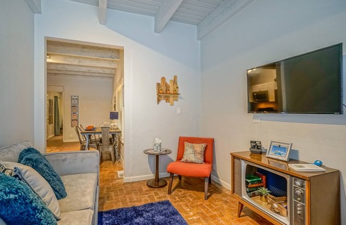 West Old Town Apartment | Walk to Old Town -2BR 2BA, bottom floor